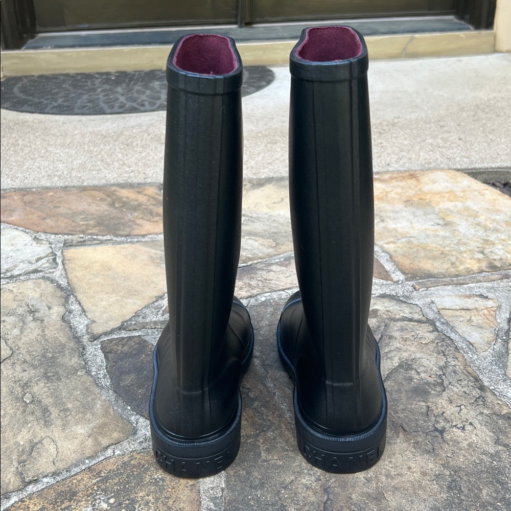 CHANEL Black and White Women's Rubber Rain Boots Wellies  7.5 size 38 Logo New - Picture 7 of 7